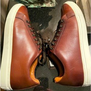 Men’s low top leather sneakers, brand new, only worn once!